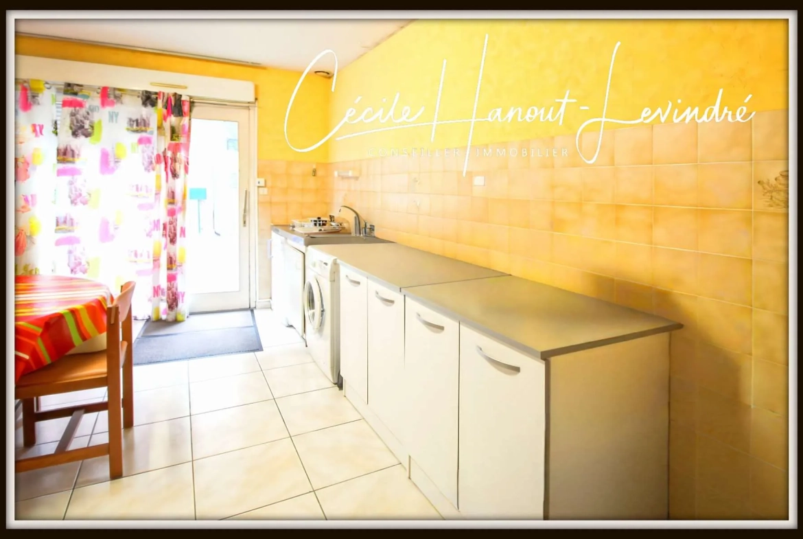 Immeuble locatif à Pontorson avec deux appartements et terrasse exposée 