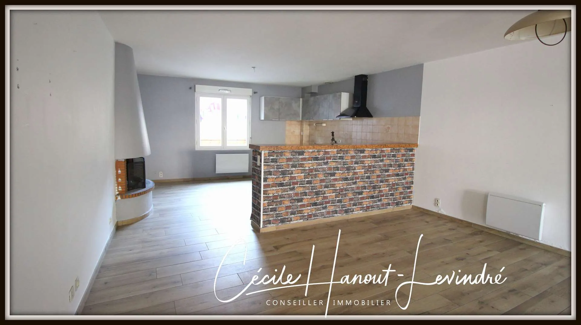 Immeuble locatif à Pontorson avec deux appartements et terrasse exposée 