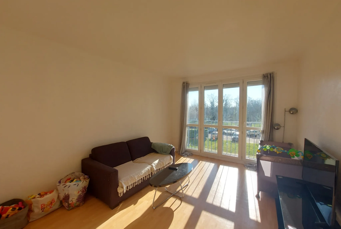 Appartement 2 pièces lumineux de 52 m² à Mantes-la-Jolie avec parking et cave 