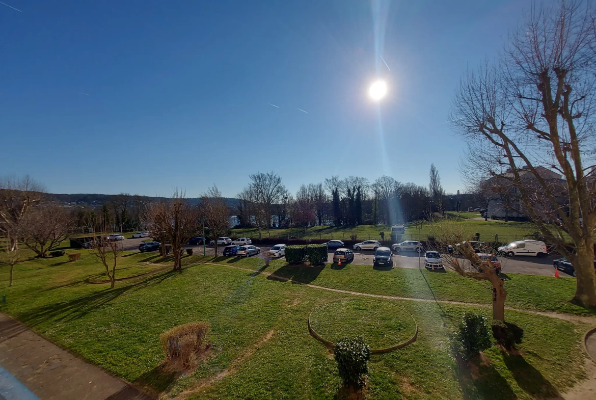 Appartement 2 pièces lumineux de 52 m² à Mantes-la-Jolie avec parking et cave 