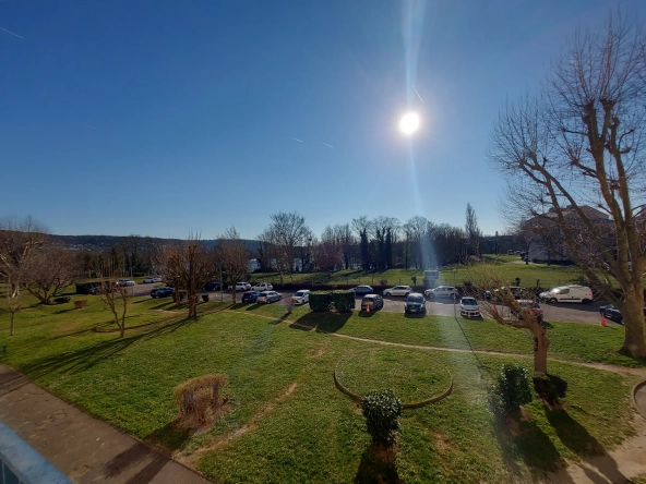 Appartement 2 pièces lumineux de 52 m² à Mantes-la-Jolie avec parking et cave