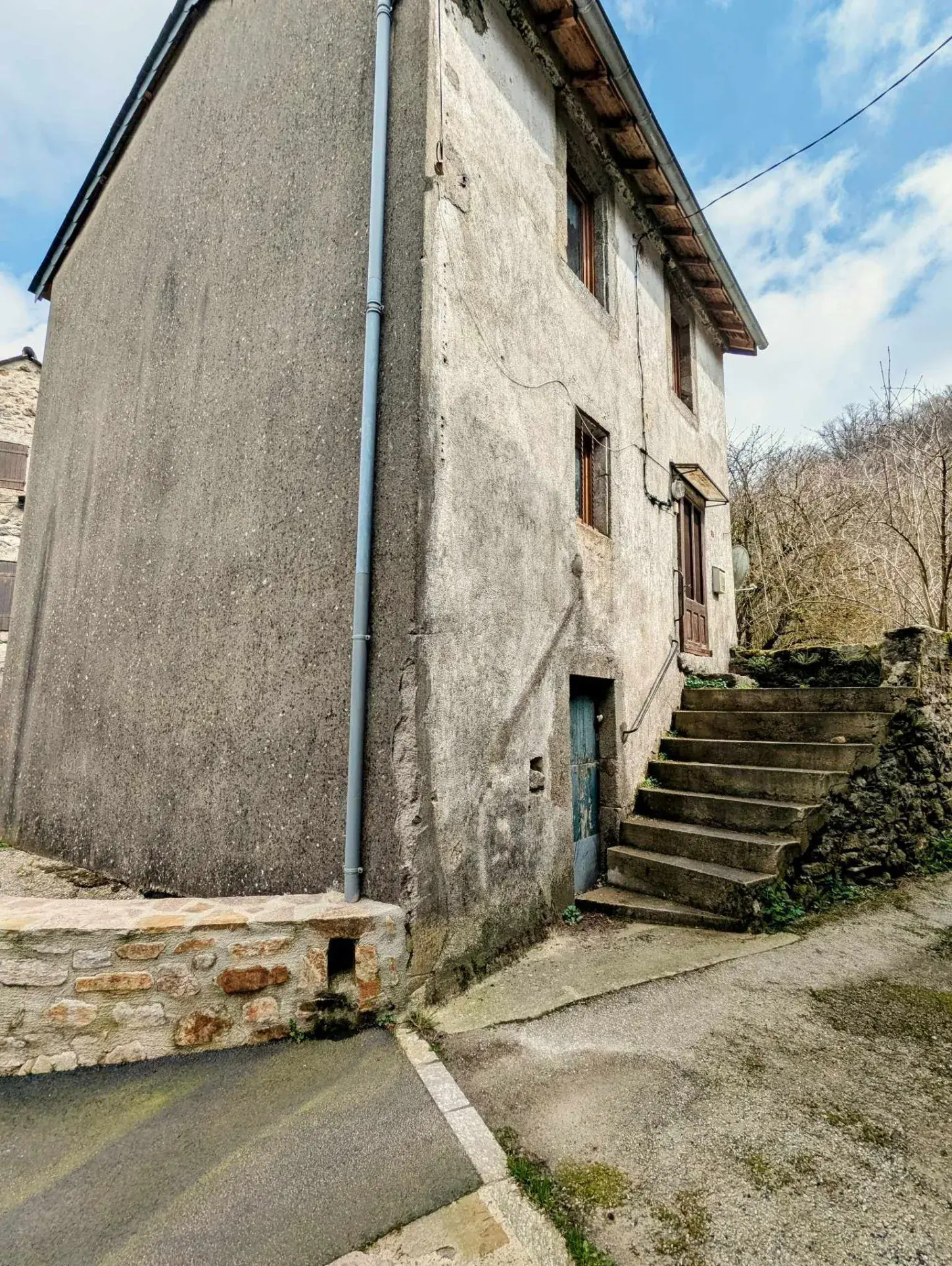 Maison de village à Cambons-et-Salvergues, proche nature, à petit prix 