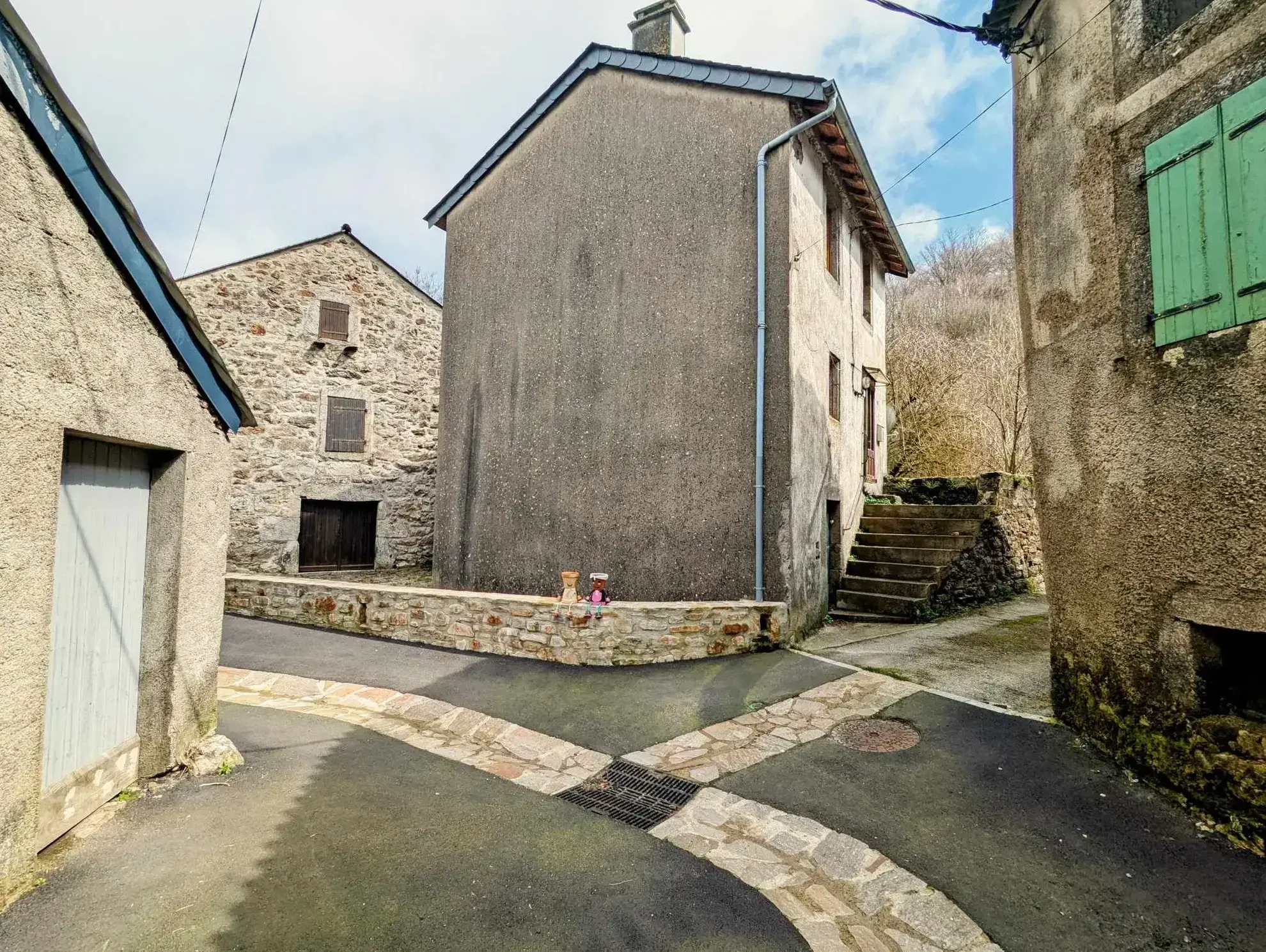 Maison de village à Cambons-et-Salvergues, proche nature, à petit prix 