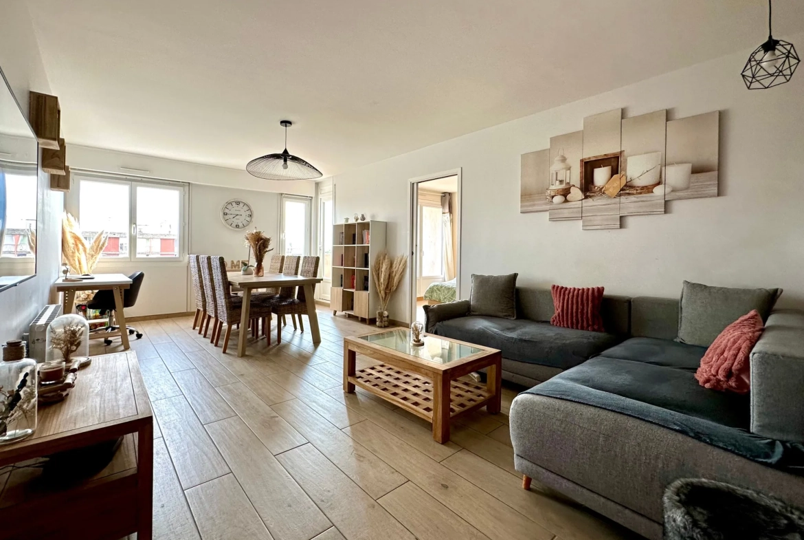 Appartement T4 lumineux de 78 m² avec deux balcons et stationnement à Chalon-sur-Saône 