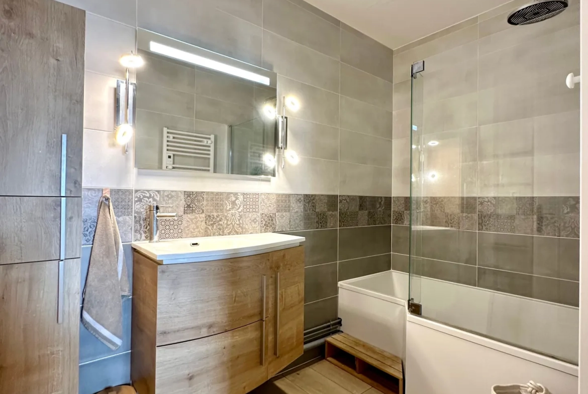 Appartement T4 lumineux de 78 m² avec deux balcons et stationnement à Chalon-sur-Saône 
