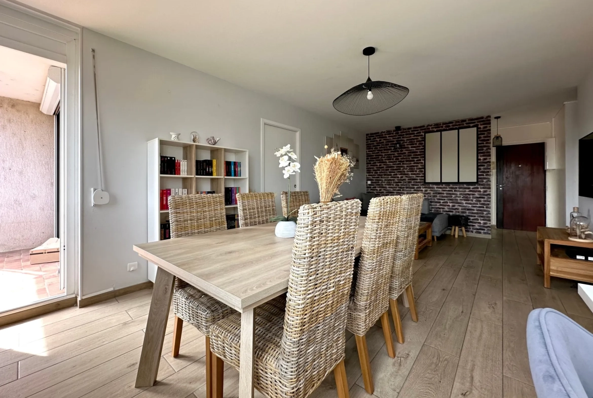 Appartement T4 lumineux de 78 m² avec deux balcons et stationnement à Chalon-sur-Saône 