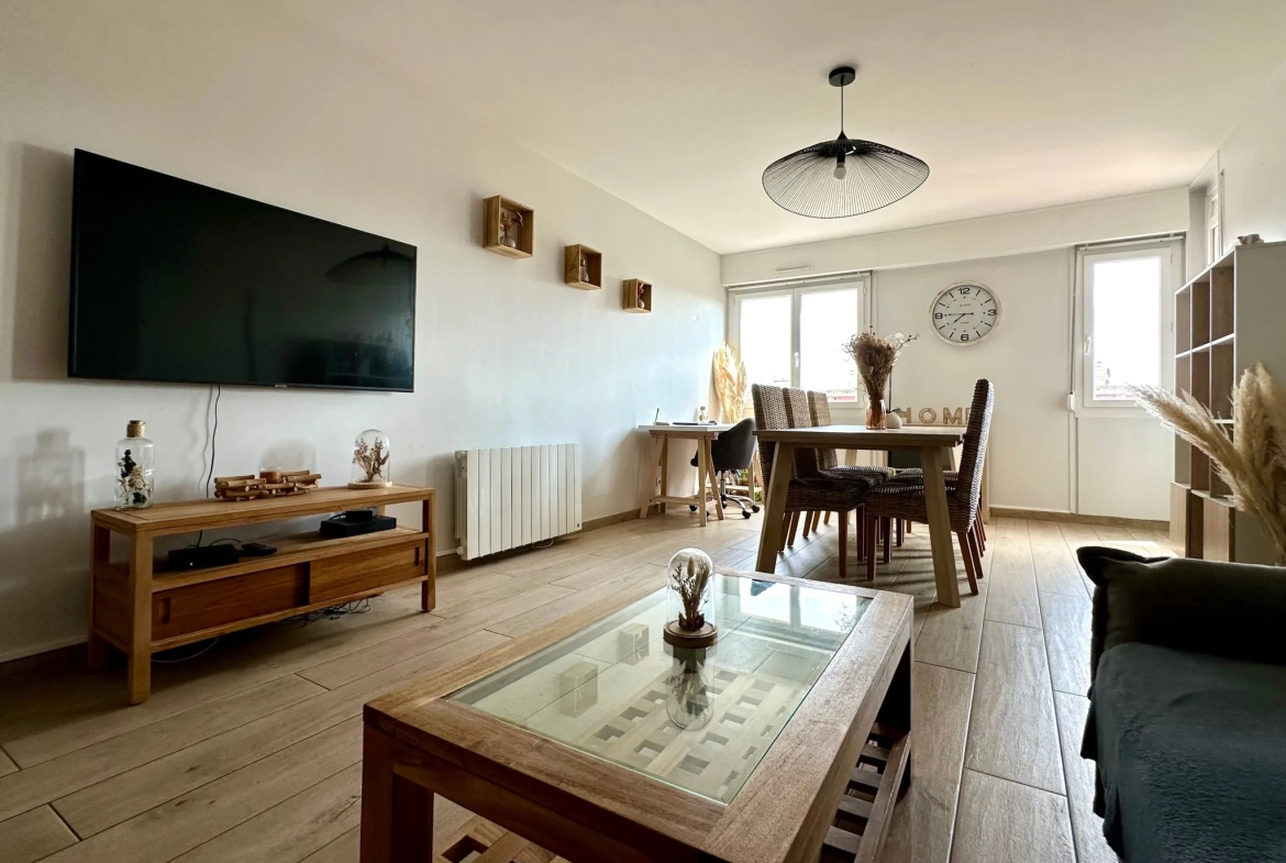 Appartement T4 lumineux de 78 m² avec deux balcons et stationnement à Chalon-sur-Saône 