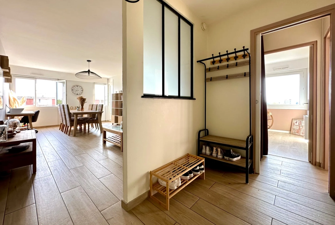 Appartement T4 lumineux de 78 m² avec deux balcons et stationnement à Chalon-sur-Saône 