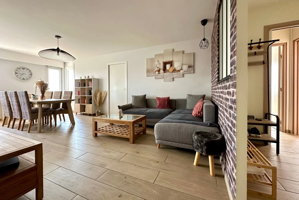 Appartement T4 lumineux de 78 m² avec deux balcons et stationnement à Chalon-sur-Saône 
