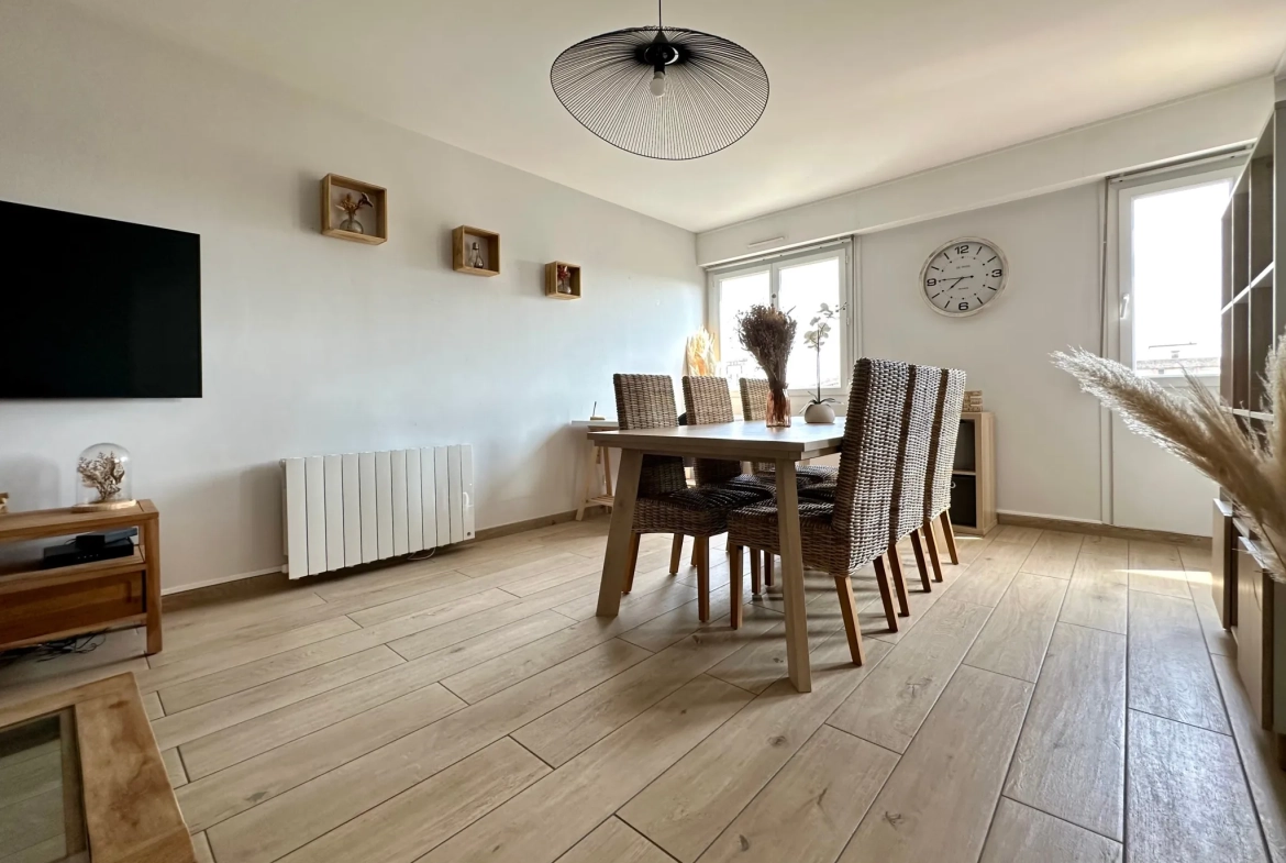 Appartement T4 lumineux de 78 m² avec deux balcons et stationnement à Chalon-sur-Saône 
