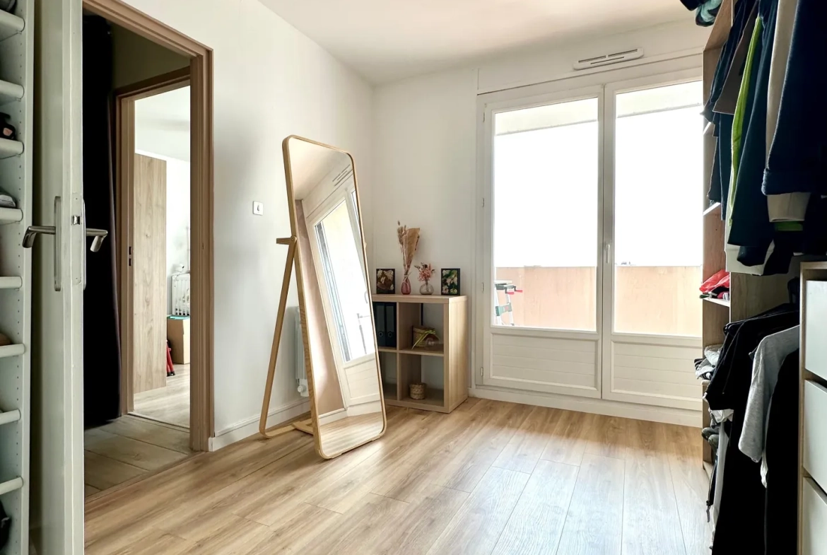 Appartement T4 lumineux de 78 m² avec deux balcons et stationnement à Chalon-sur-Saône 