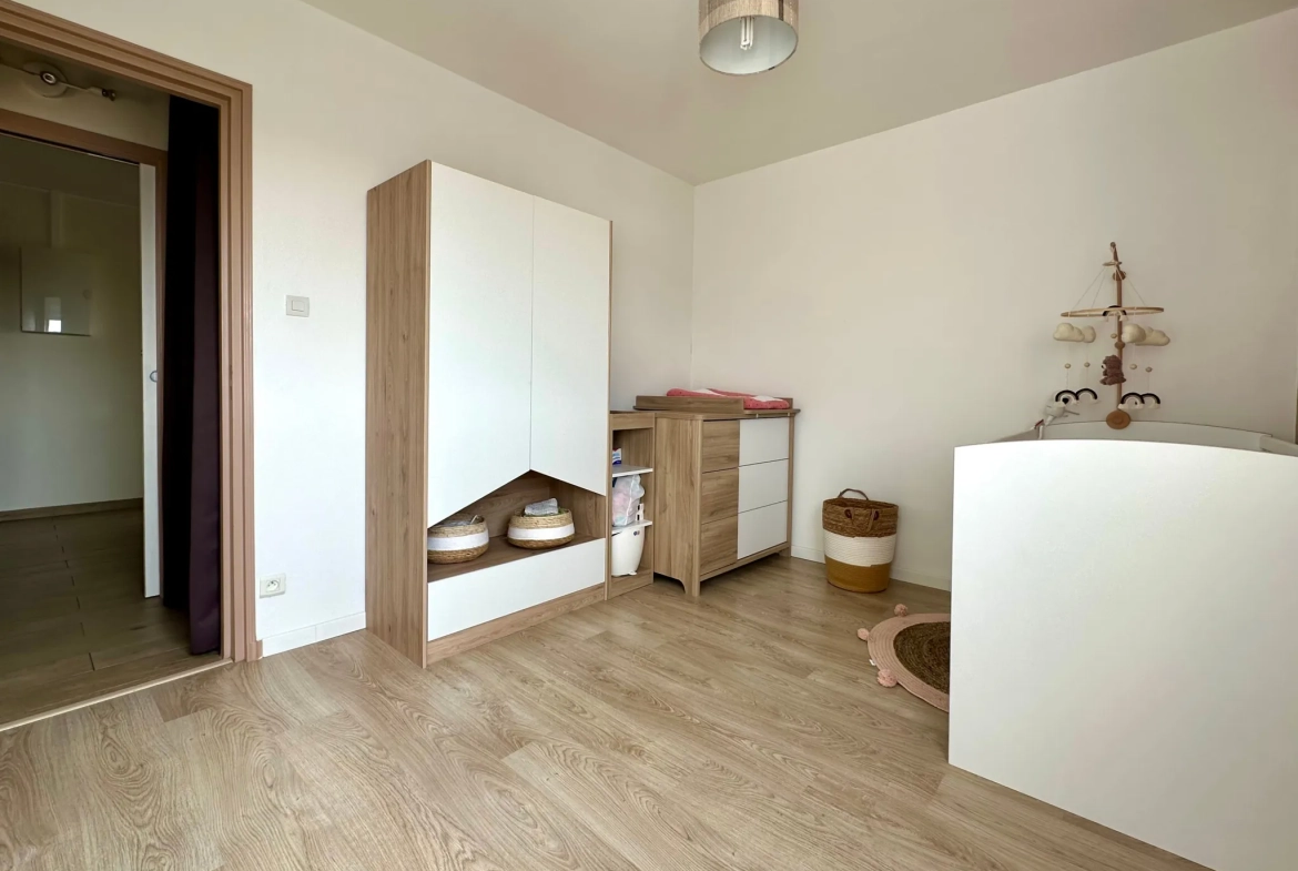 Appartement T4 lumineux de 78 m² avec deux balcons et stationnement à Chalon-sur-Saône 