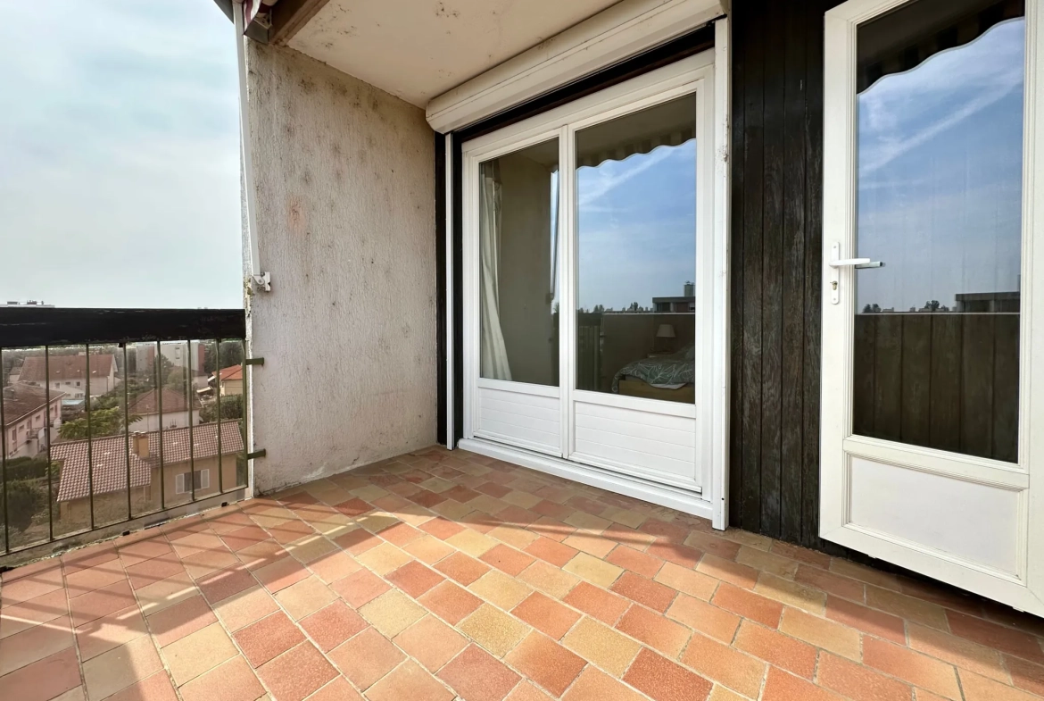 Appartement T4 lumineux de 78 m² avec deux balcons et stationnement à Chalon-sur-Saône 