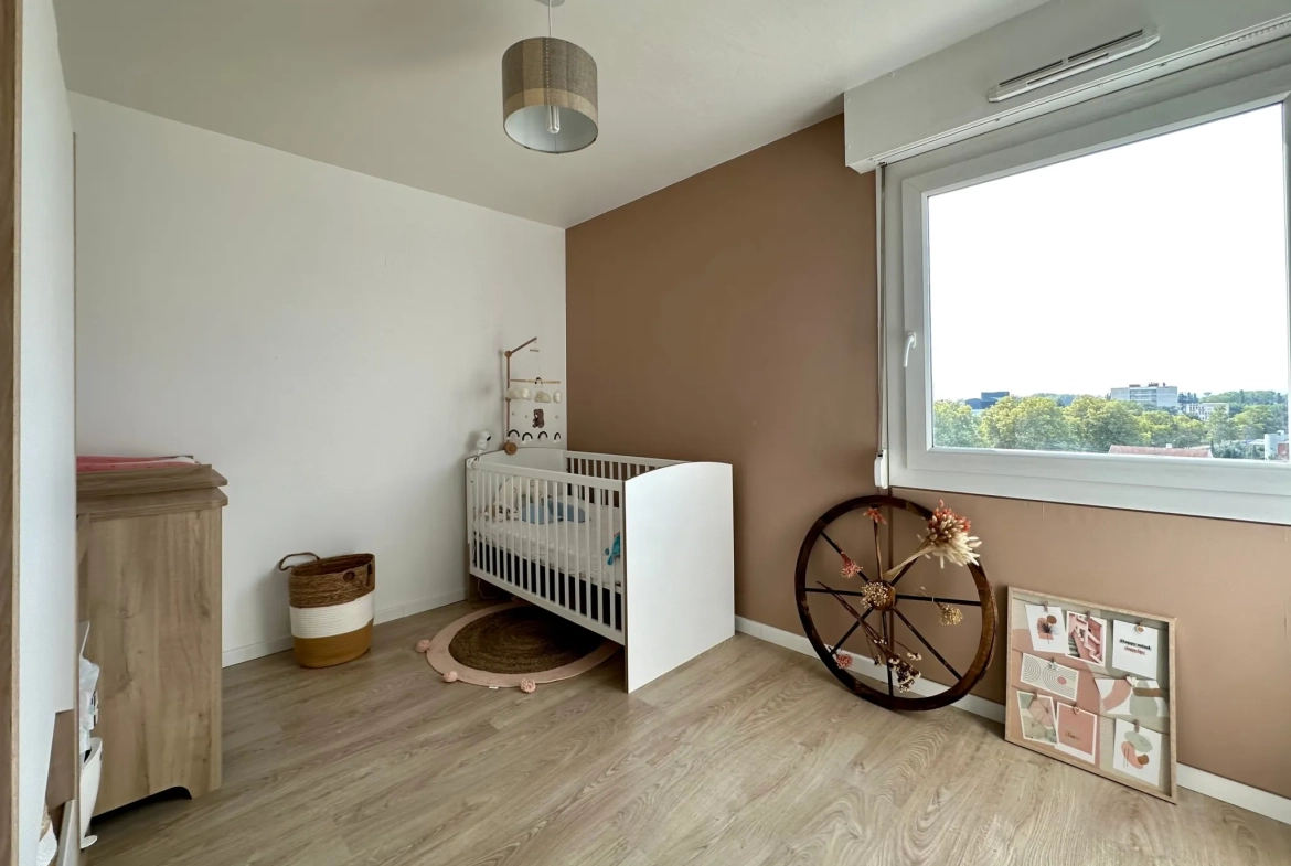 Appartement T4 lumineux de 78 m² avec deux balcons et stationnement à Chalon-sur-Saône 