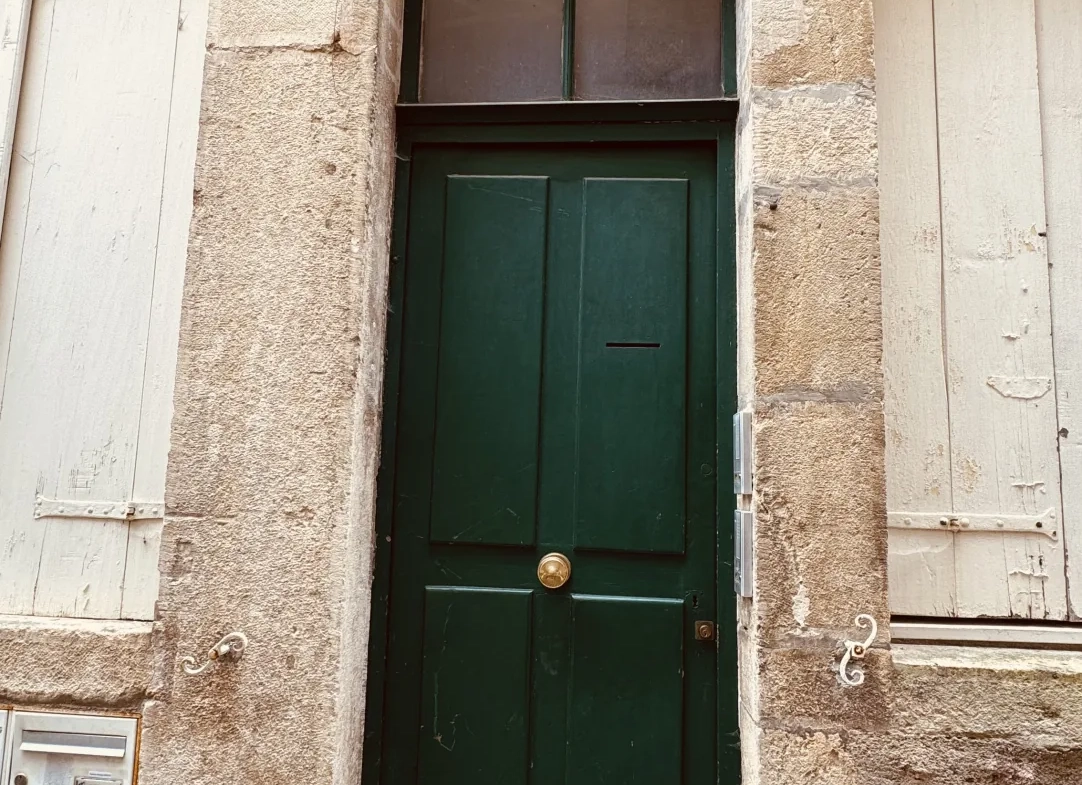 Investissement immobilier à Avallon : immeuble de rapport avec 3 logements en pierre apparente 