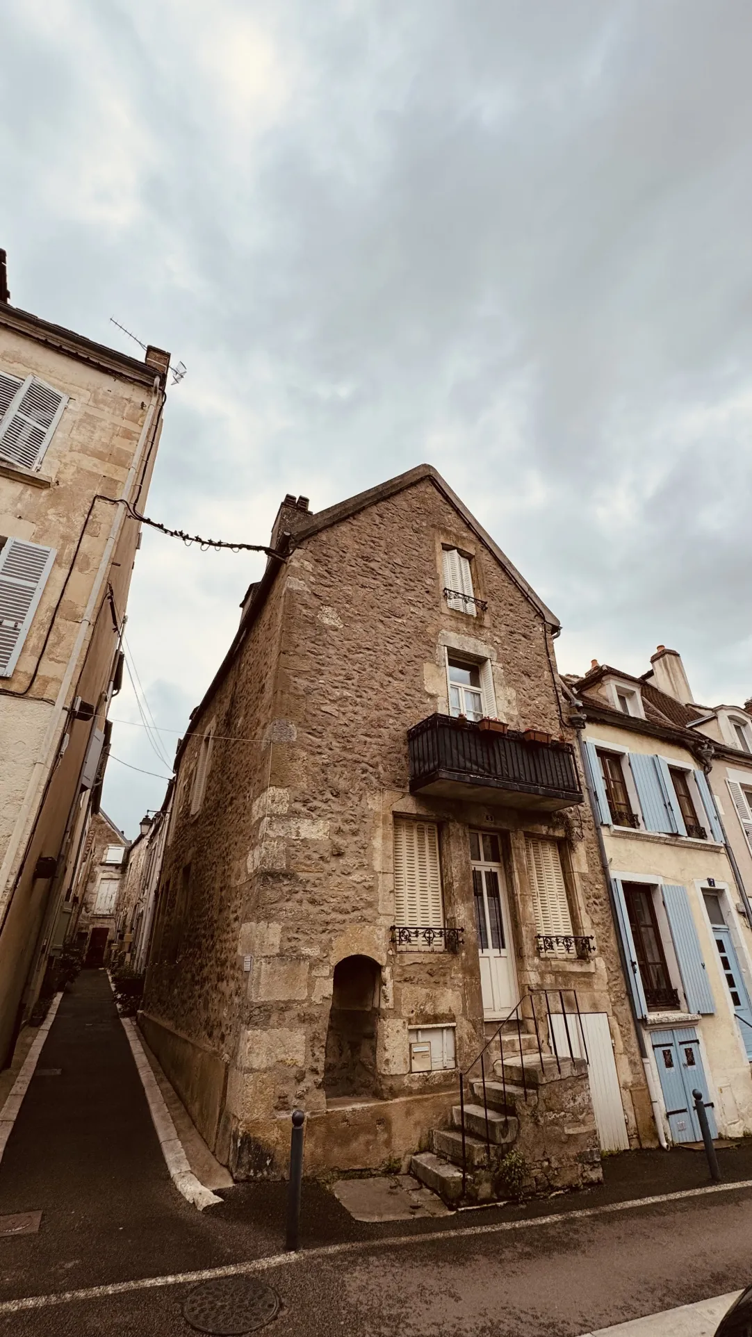 Investissement immobilier à Avallon : immeuble de rapport avec 3 logements en pierre apparente 