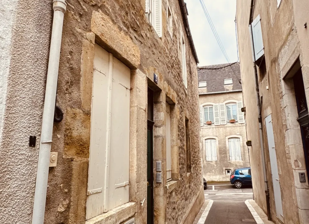 Investissement immobilier à Avallon : immeuble de rapport avec 3 logements en pierre apparente 
