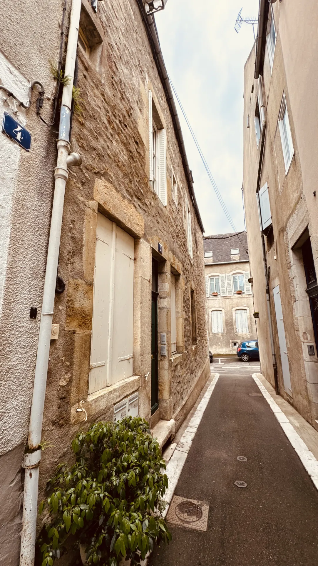 Investissement immobilier à Avallon : immeuble de rapport avec 3 logements en pierre apparente 