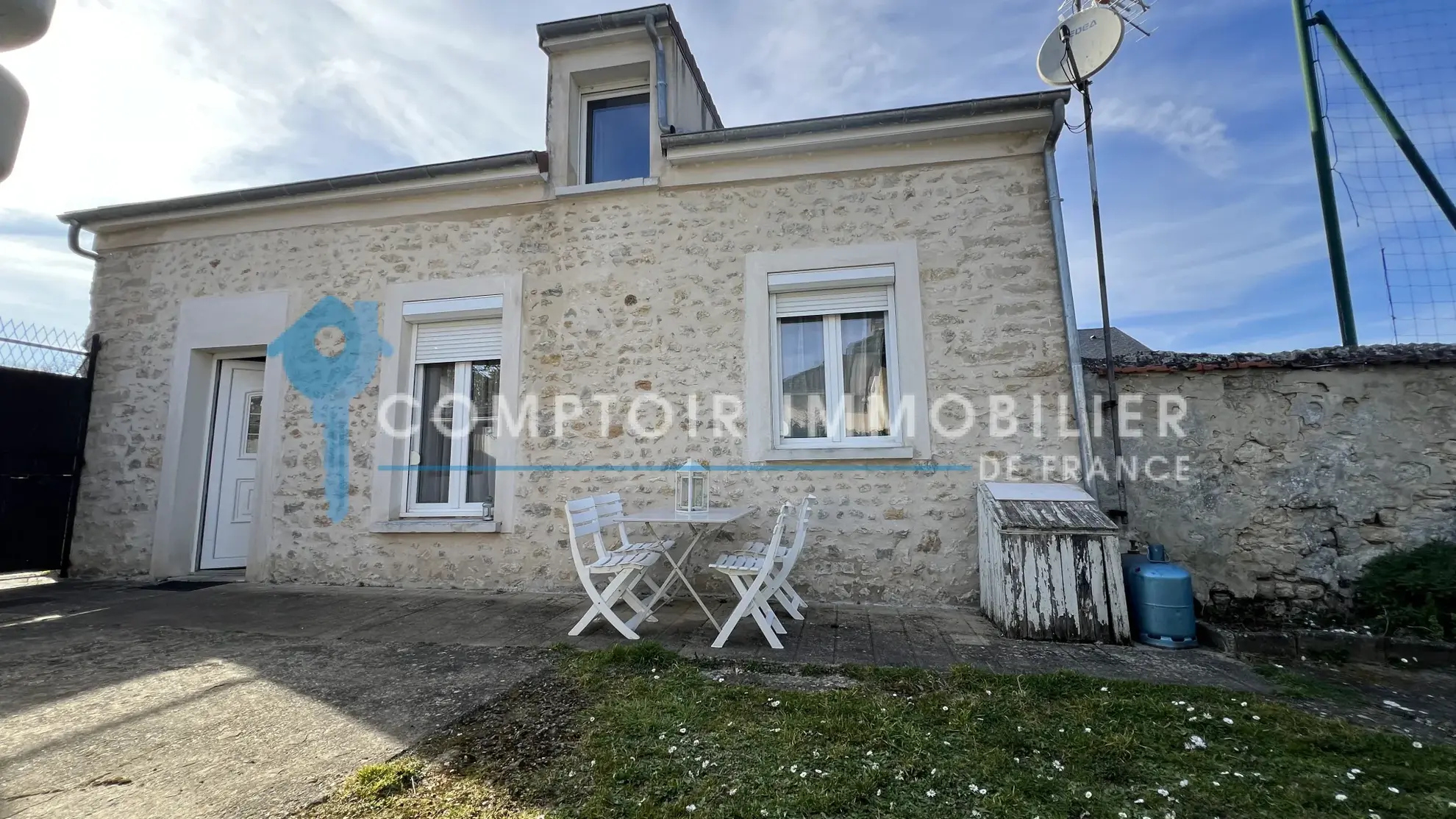 Maison en pierres avec jardin et dépendance à Boissy le Cutté - La Ferté Alais 