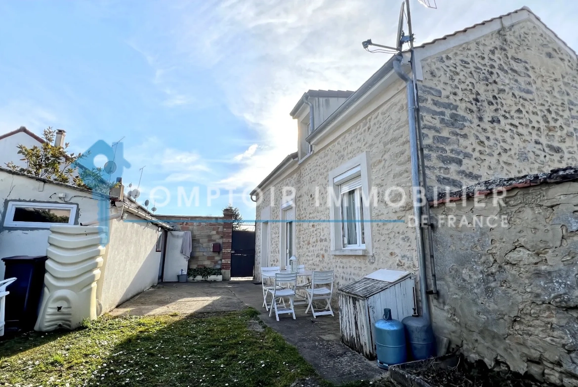 Maison en pierres avec jardin et dépendance à Boissy le Cutté - La Ferté Alais 