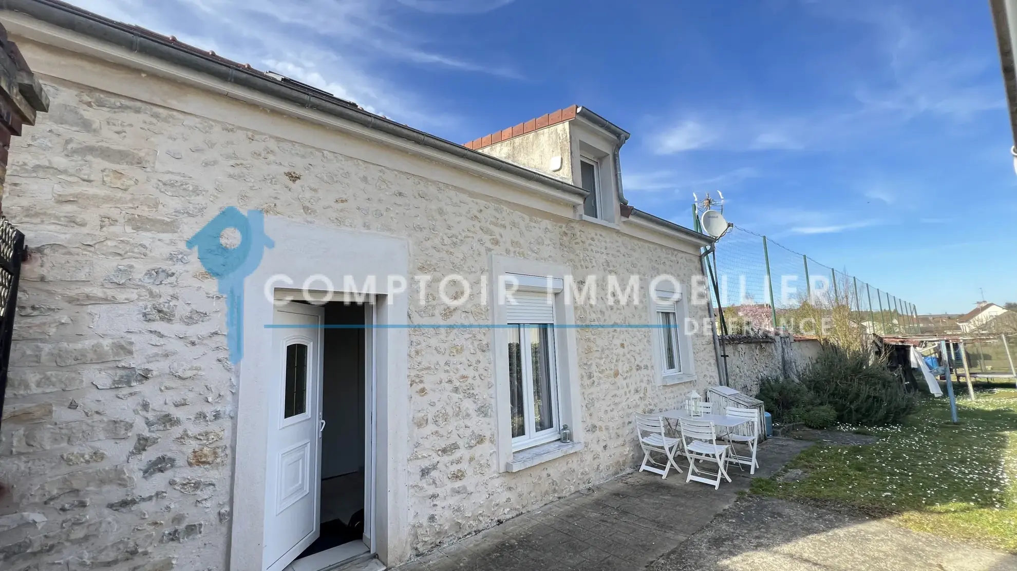 Maison en pierres avec jardin et dépendance à Boissy le Cutté - La Ferté Alais 