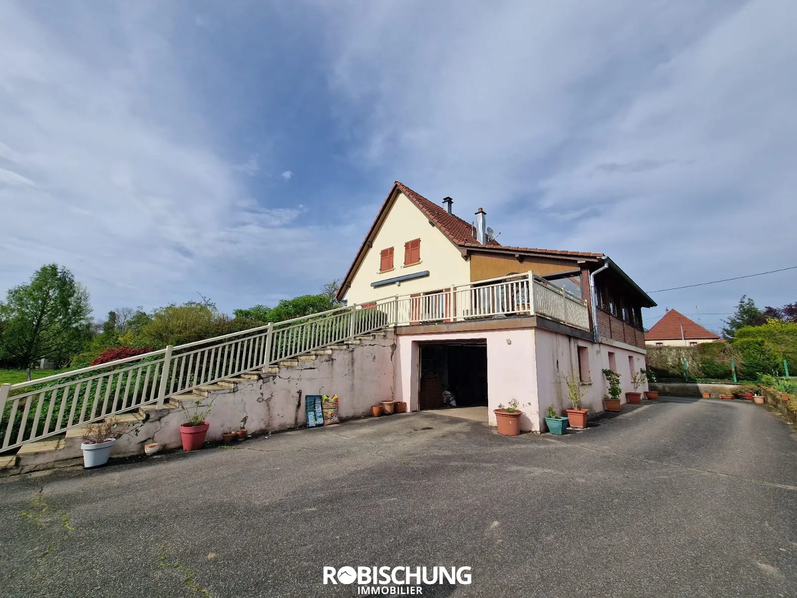 Maison individuelle avec dépendance et grand terrain à Chavannes sur l'étang 