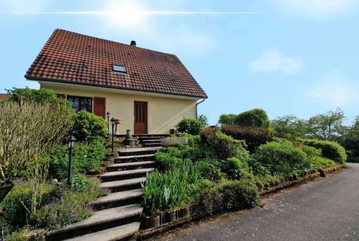 Maison individuelle avec dépendance et grand terrain à Chavannes sur l'étang 