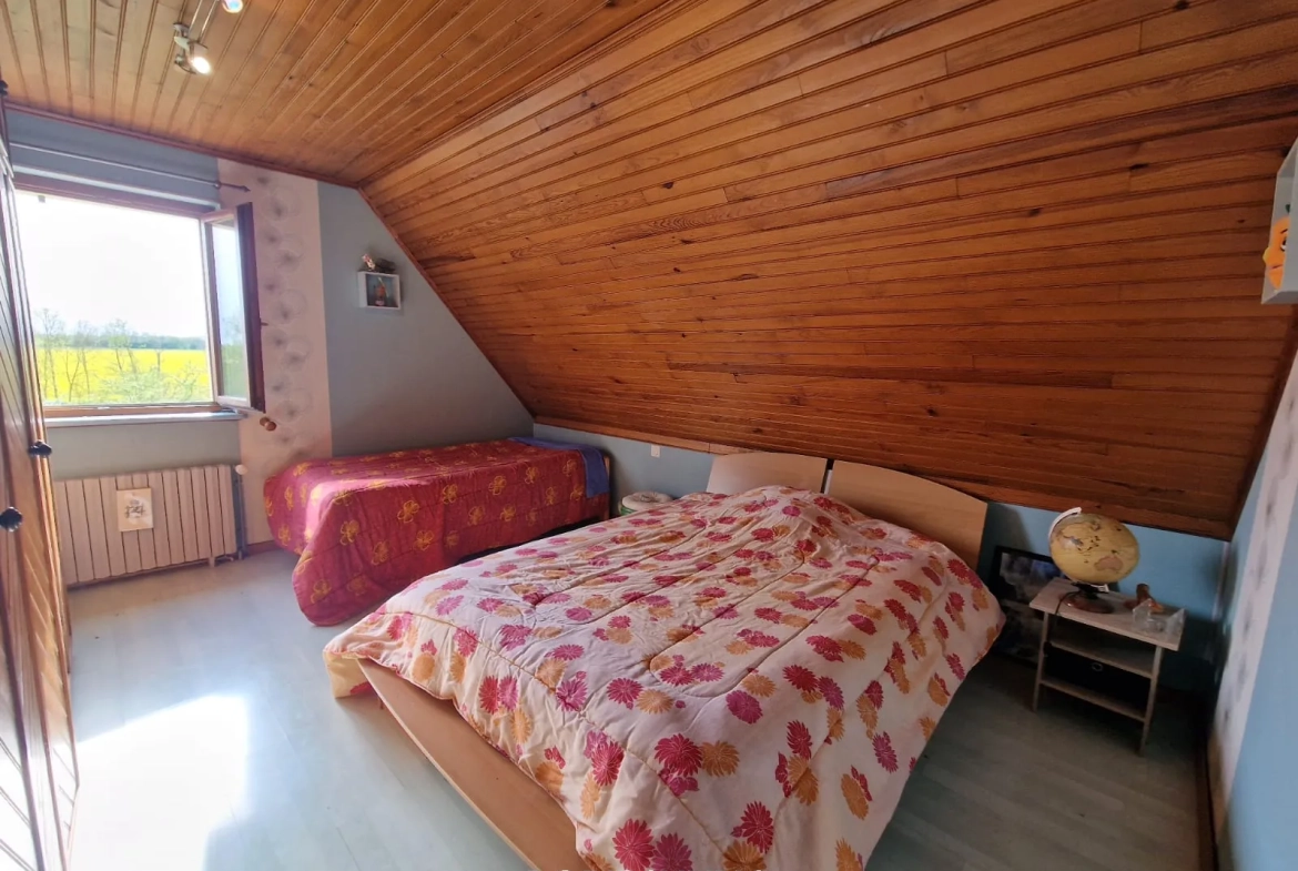 Maison individuelle avec dépendance et grand terrain à Chavannes sur l'étang 