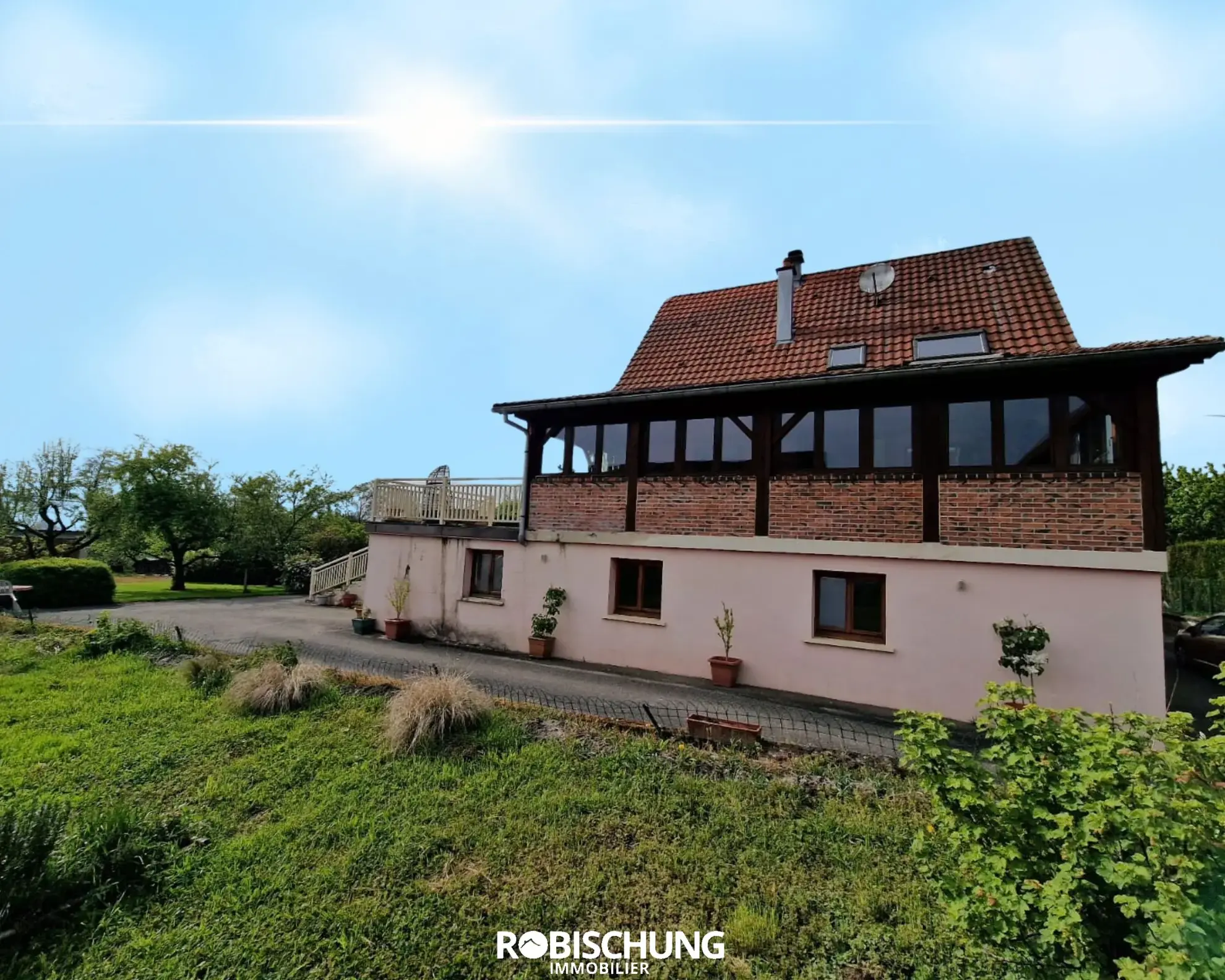 Maison individuelle avec dépendance et grand terrain à Chavannes sur l'étang 