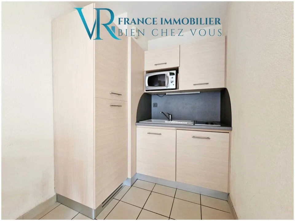Studio de 31 m² avec balcon et parking à Divonne-les-Bains, idéal pour investisseurs 