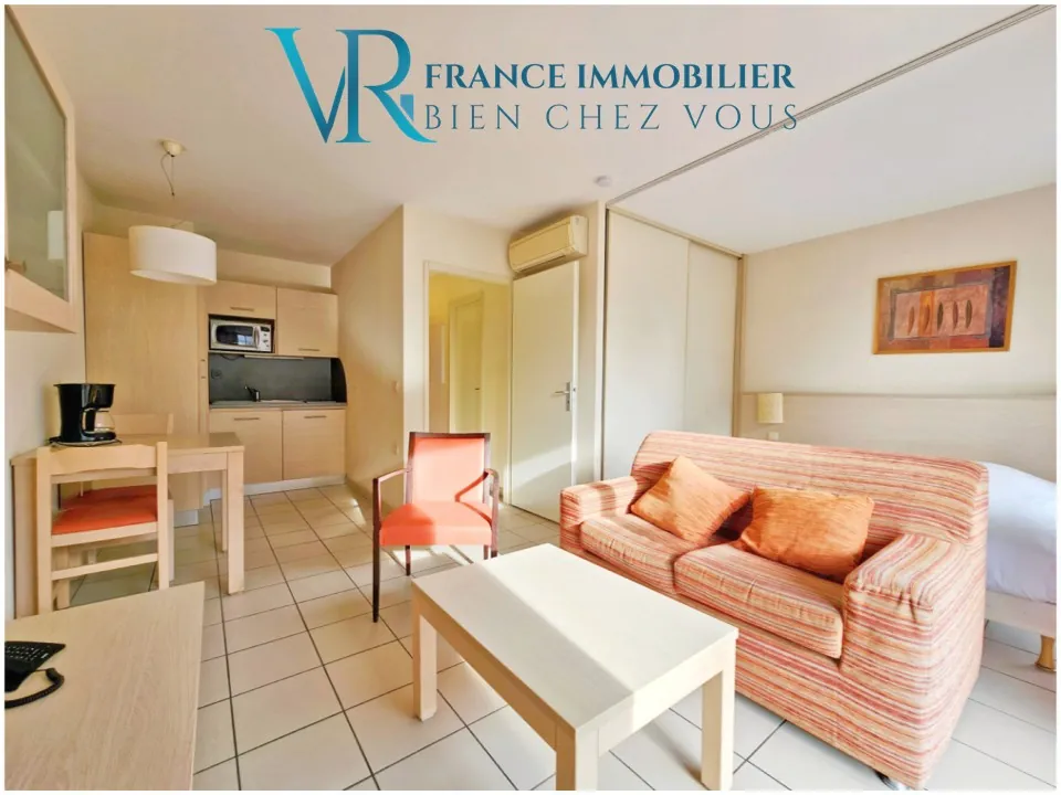 Studio de 31 m² avec balcon et parking à Divonne-les-Bains, idéal pour investisseurs 