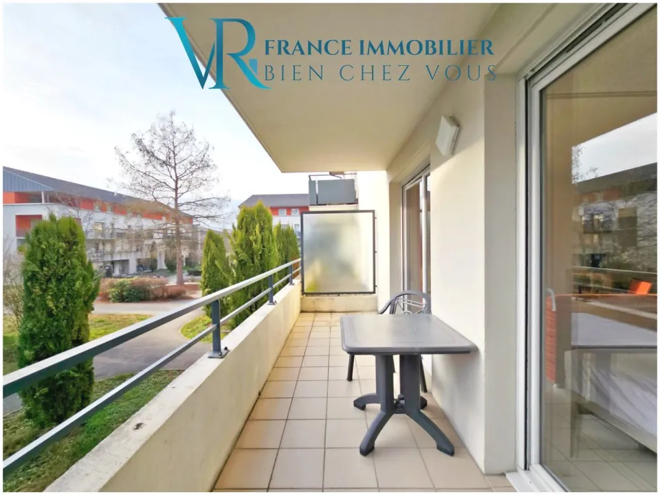 Studio de 31 m² avec balcon et parking à Divonne-les-Bains, idéal pour investisseurs 