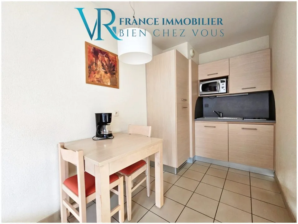 Studio de 31 m² avec balcon et parking à Divonne-les-Bains, idéal pour investisseurs 