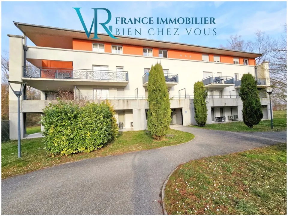 Studio de 31 m² avec balcon et parking à Divonne-les-Bains, idéal pour investisseurs 