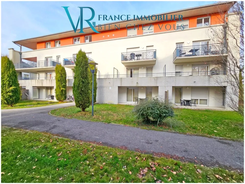 Studio de 31 m² avec balcon et parking à Divonne-les-Bains, idéal pour investisseurs 