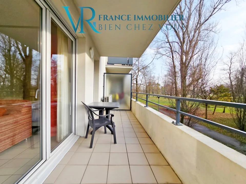 Studio de 31 m² avec balcon et parking à Divonne-les-Bains, idéal pour investisseurs 