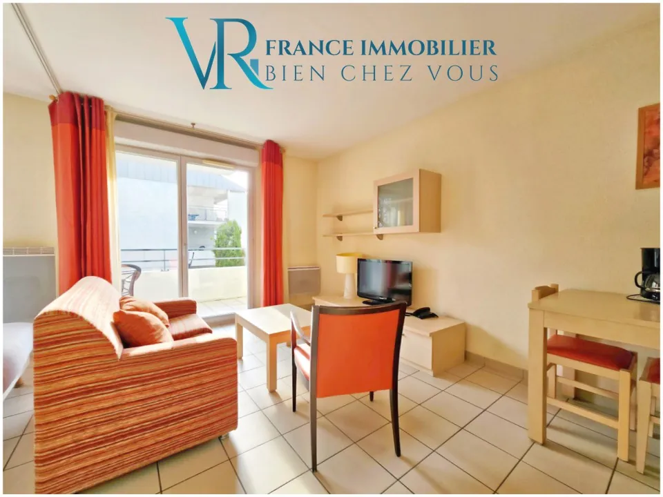 Studio de 31 m² avec balcon et parking à Divonne-les-Bains, idéal pour investisseurs 