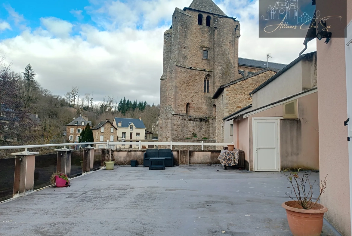 Charmante maison de village avec deux logements et vue panoramique sur le Céor à Cassagnes Begonhes 