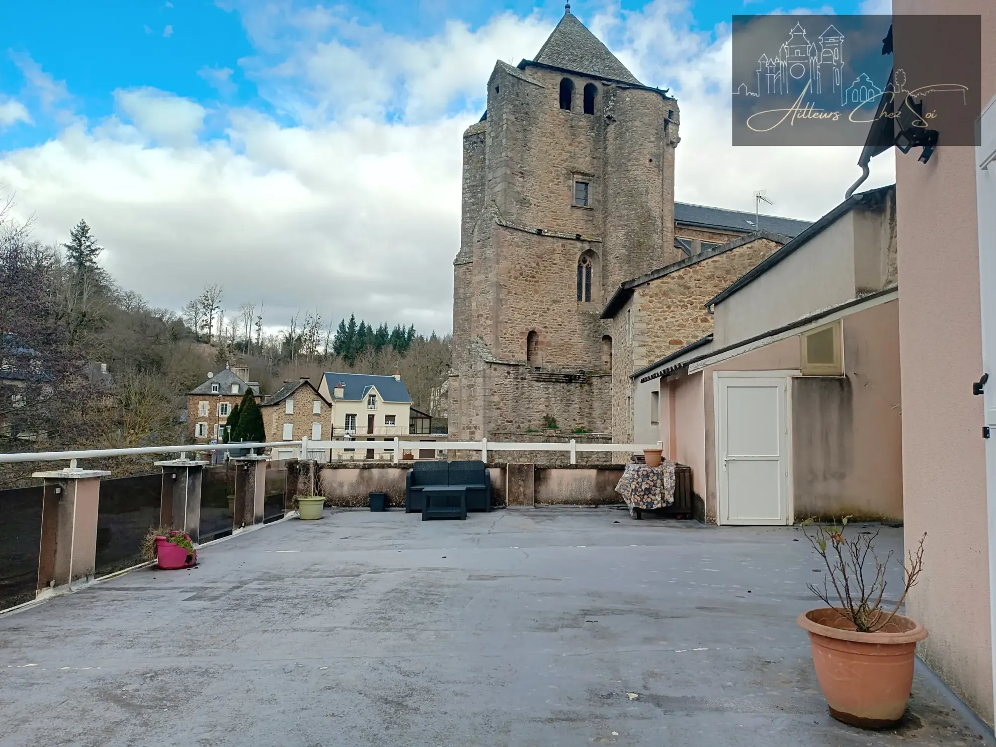 Charmante maison de village avec deux logements et vue panoramique sur le Céor à Cassagnes Begonhes 