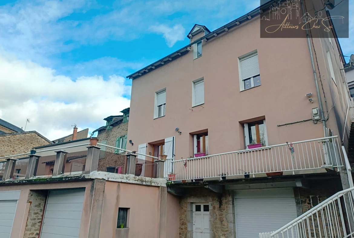 Maison de village avec deux habitations et vue exceptionnelle sur le Céor à Cassagnes Begonhes 