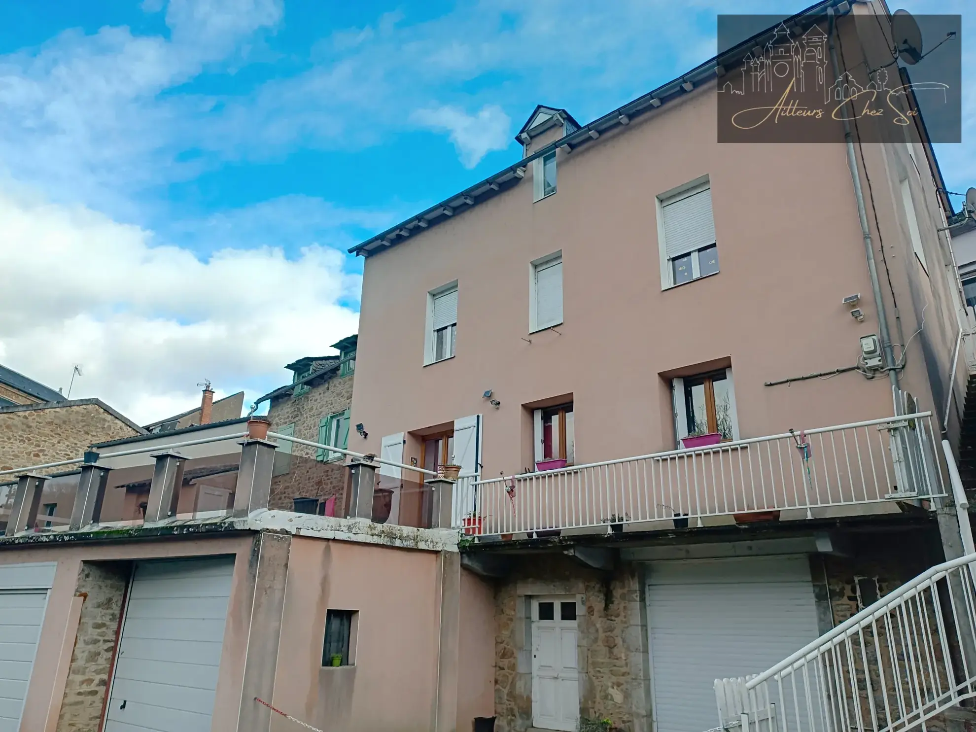 Maison de village avec deux habitations et vue exceptionnelle sur le Céor à Cassagnes Begonhes 