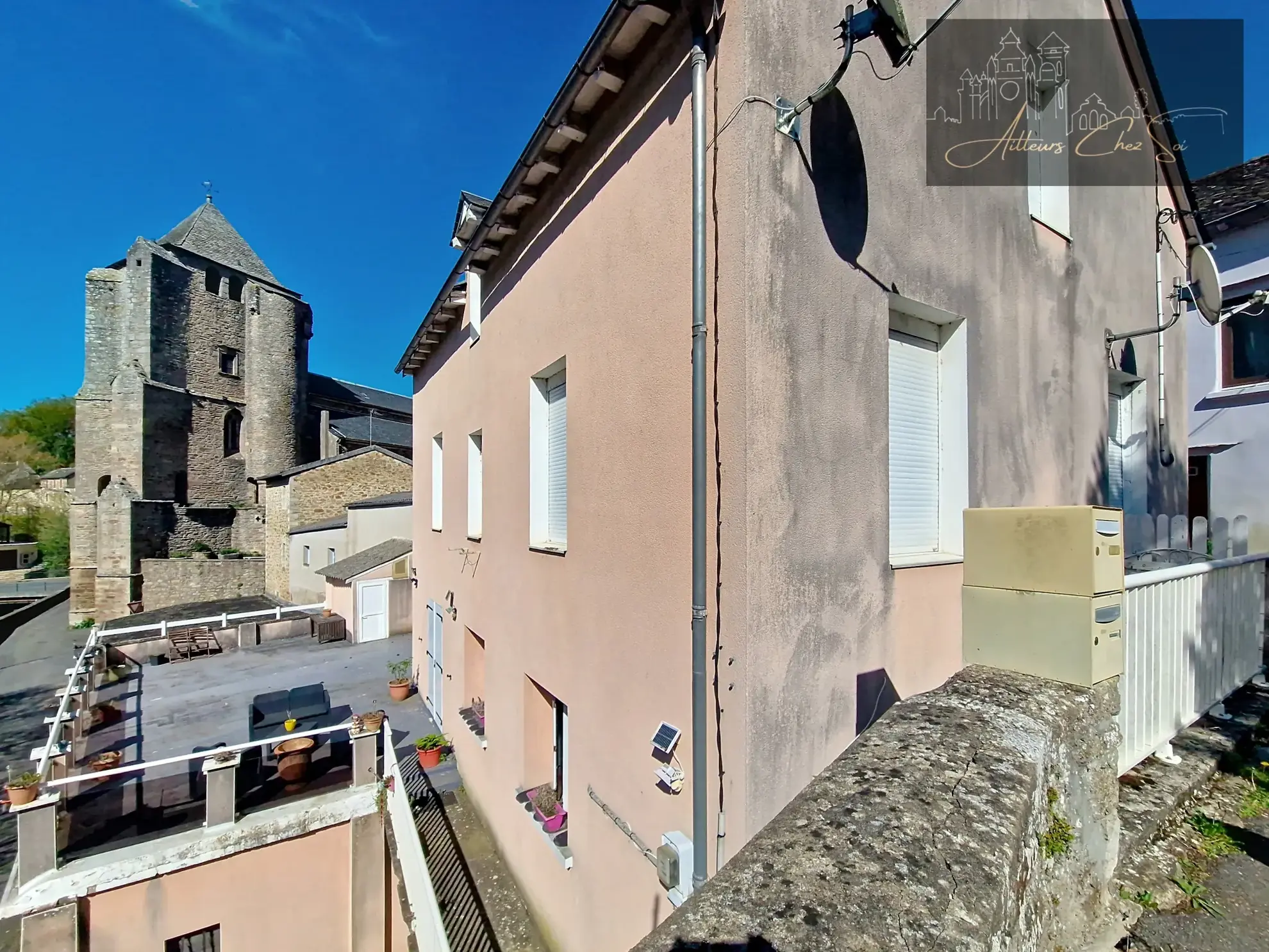 Charmante maison de village avec deux logements et vue panoramique sur le Céor à Cassagnes Begonhes 