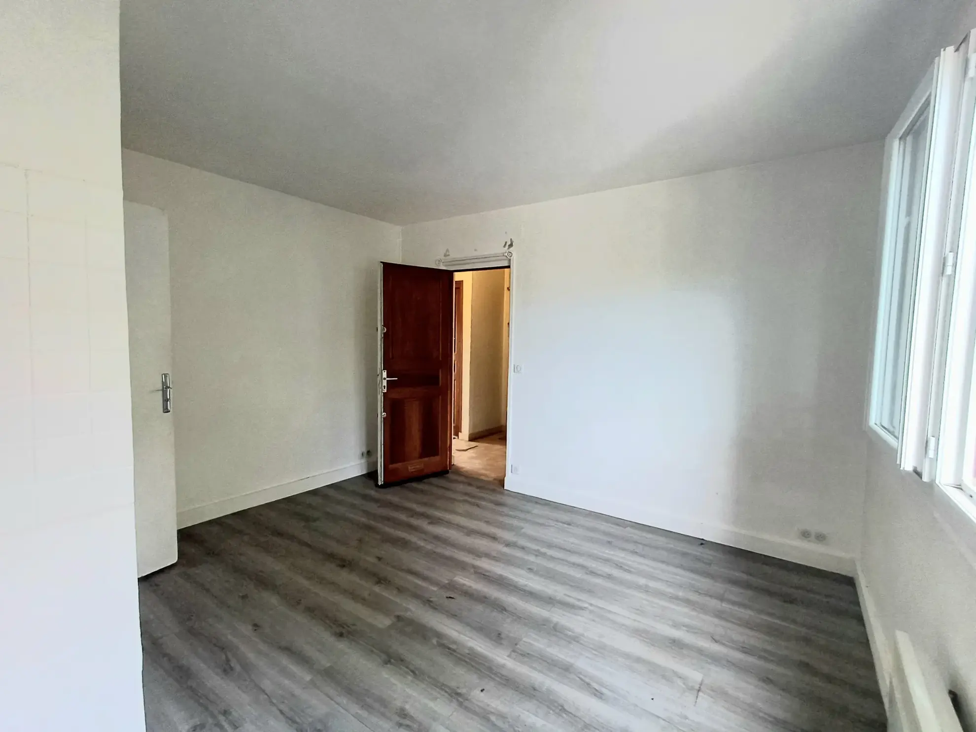 Studio lumineux de 16 m² à Viry-Châtillon proche T12, jardin privé 