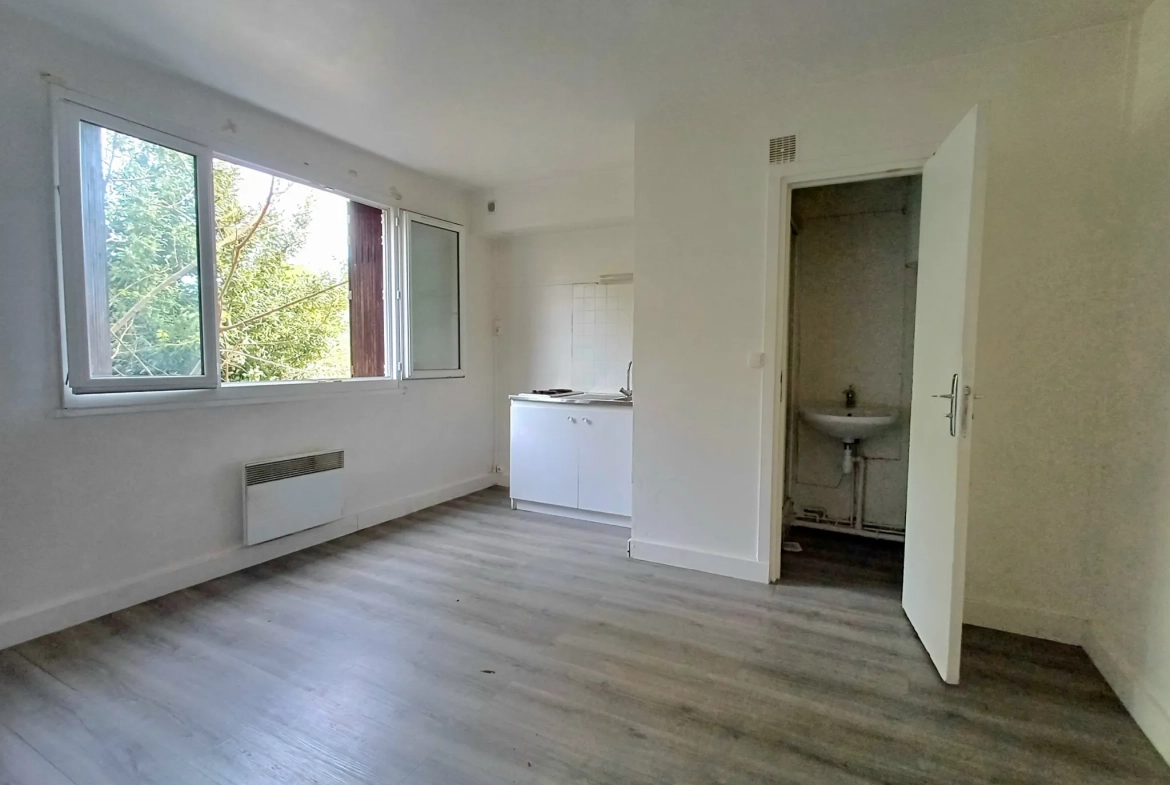 Studio lumineux de 16 m² à Viry-Châtillon proche T12, jardin privé 