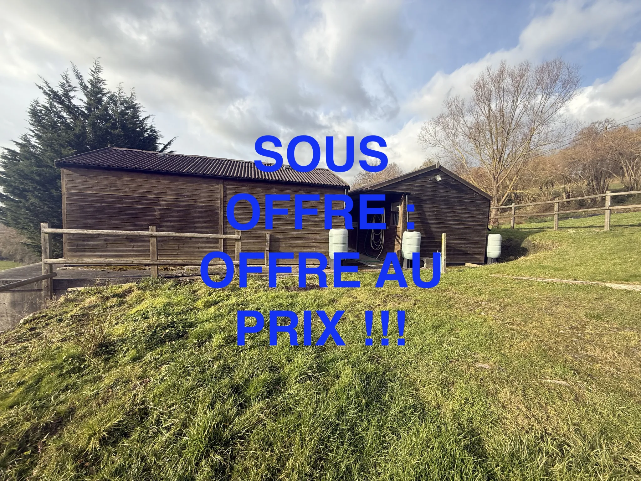 Superbe terrain de 25 000 m² avec boxes, vue imprenable et environnement paisible à L'Oudon 