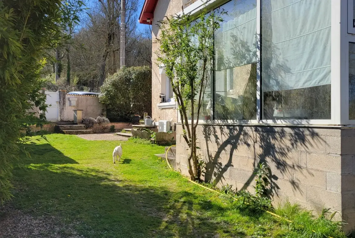 Maison à vendre en Dordogne de 127 m² avec 3 chambres et terrain de 2439 m², DPE B 