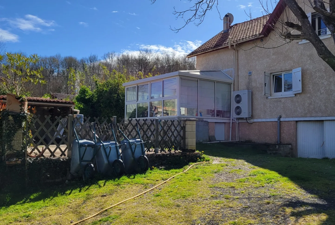 Maison à vendre en Dordogne de 127 m² avec 3 chambres et terrain de 2439 m², DPE B 