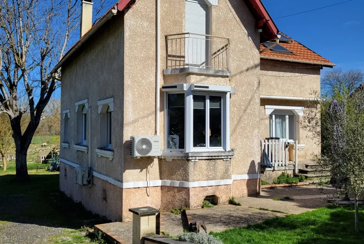 Maison à vendre en Dordogne de 127 m² avec 3 chambres et terrain de 2439 m², DPE B 