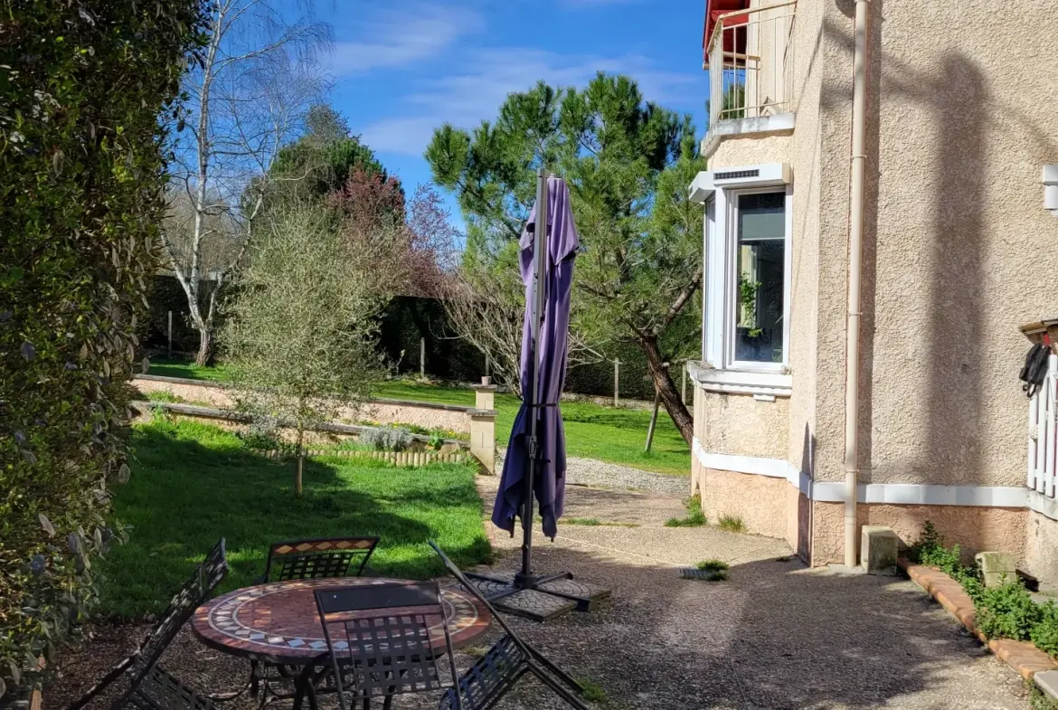 Maison à vendre en Dordogne de 127 m² avec 3 chambres et terrain de 2439 m², DPE B 