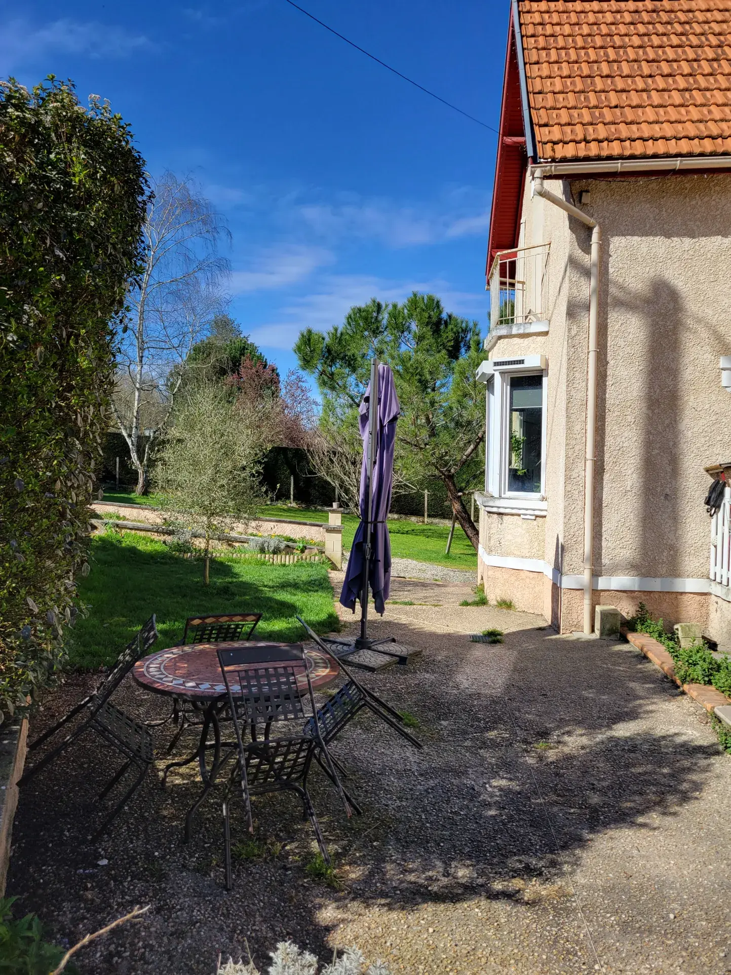 Maison à vendre en Dordogne de 127 m² avec 3 chambres et terrain de 2439 m², DPE B 